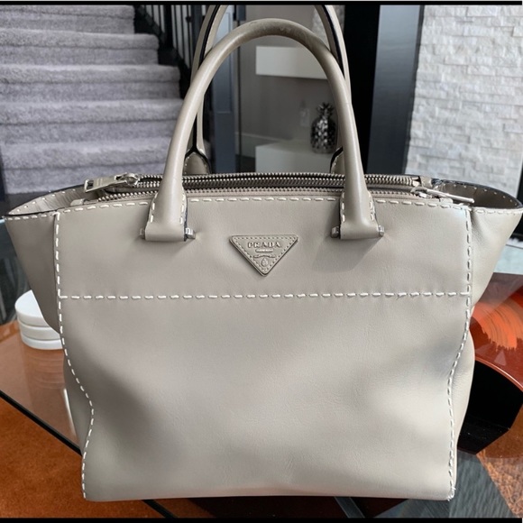 SOLDā¼ļøAuthentic Prada Handbag with shoulder strap - Picture 3 of 15